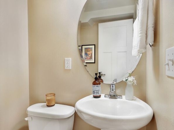 937 C N 97th Street, Seattle WA 98103