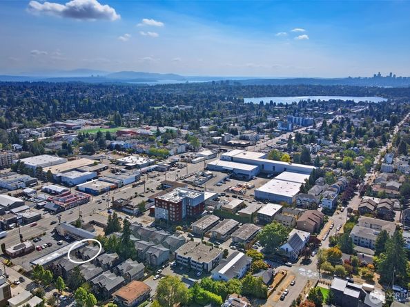 937 C N 97th Street, Seattle WA 98103