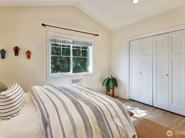 937 C N 97th Street, Seattle WA 98103