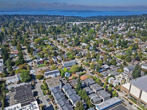 937 C N 97th Street, Seattle WA 98103
