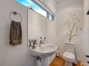319 21st Avenue, Seattle WA 98122