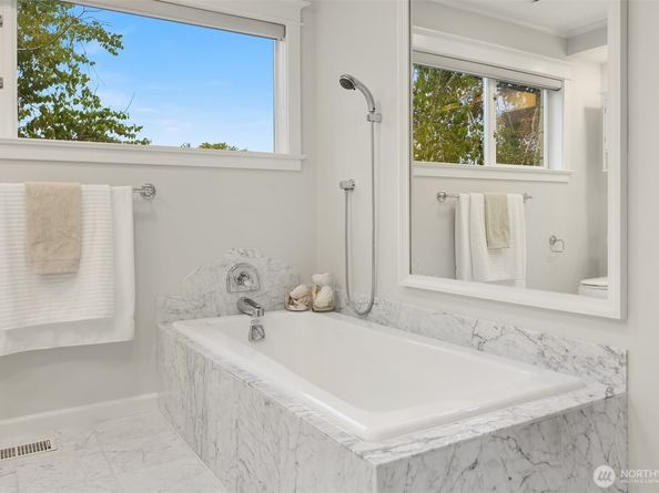 525 W Prospect Street A, Seattle WA 98119