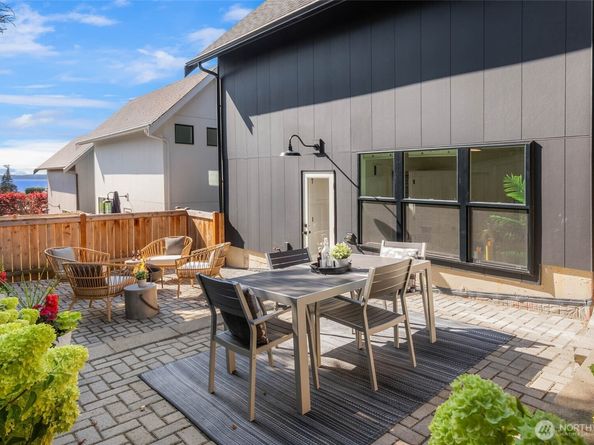 2329 NW 99th Street, Seattle WA 98117
