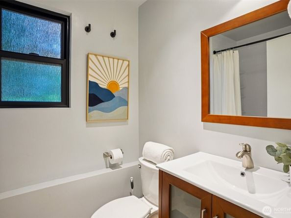 719 N 184th Street, Shoreline WA 98133