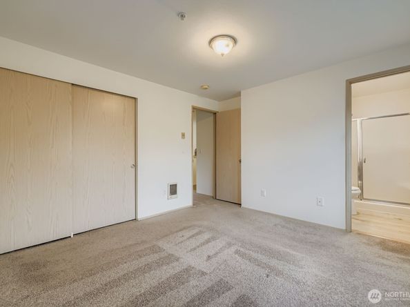 10 E Casino Road 2, Everett WA 98208