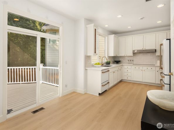 16255 SE 66th St, Bellevue WA 98006