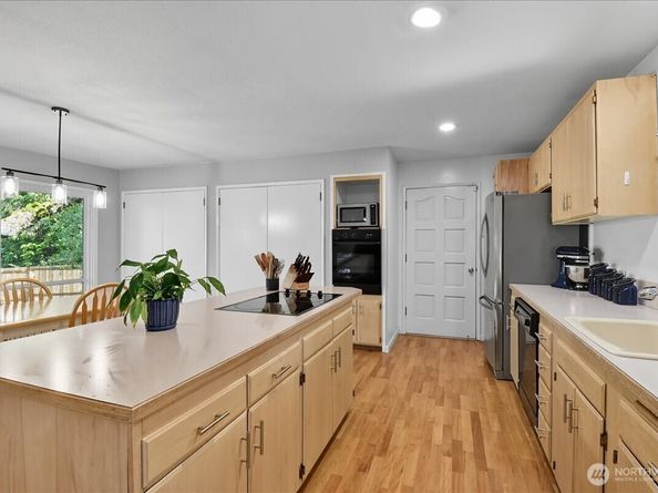 16743 79th Place NE, Kenmore WA 98028