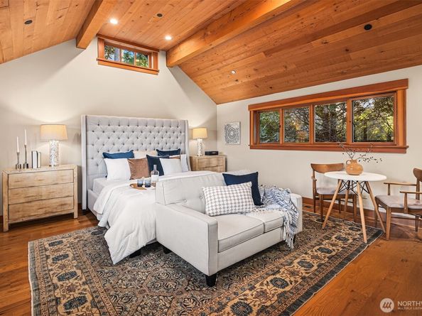 7010 N Mercer Way, Mercer Island WA 98040