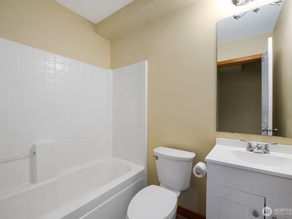 4533 40th Avenue SW C, Seattle WA 98116