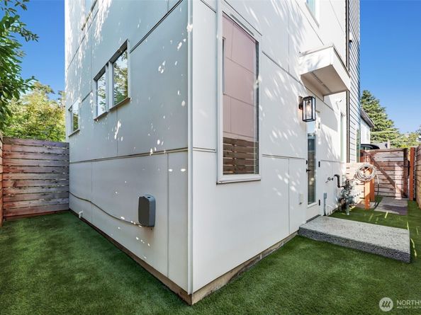 7721 A Mary Avenue NW, Seattle WA 98117