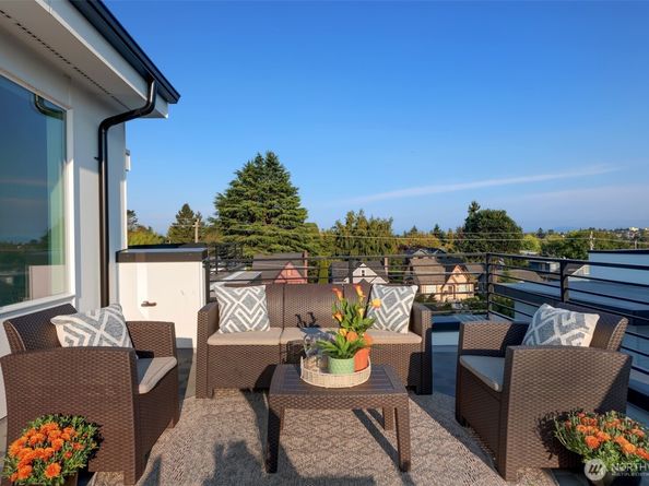 7721 A Mary Avenue NW, Seattle WA 98117