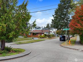7721 A Mary Avenue NW, Seattle WA 98117