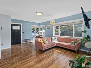 8411 48th Avenue S, Seattle WA 98118