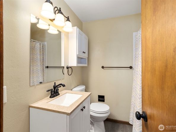 1413 Lindberg Place, Bremerton WA 98310
