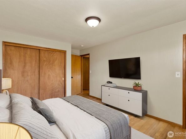 1413 Lindberg Place, Bremerton WA 98310