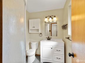1413 Lindberg Place, Bremerton WA 98310