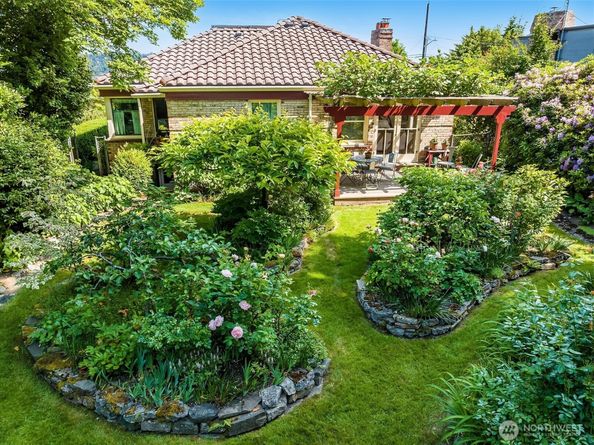 6045 Seward Park Avenue S, Seattle WA 98118