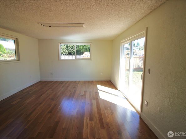 18004 110th Avenue SE, Renton WA 98055