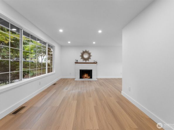 17106 NE 31st Place, Bellevue WA 98008