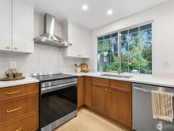 17106 NE 31st Place, Bellevue WA 98008