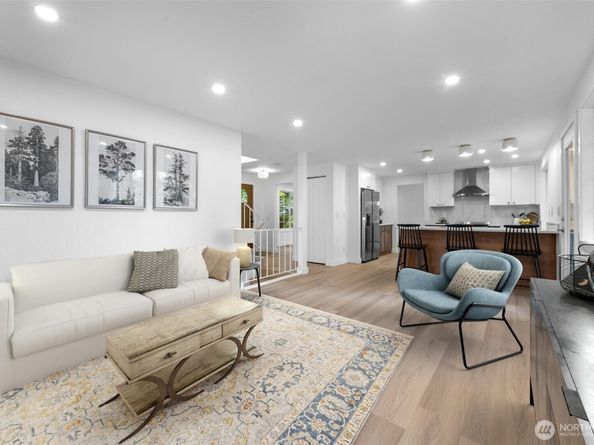 17106 NE 31st Place, Bellevue WA 98008