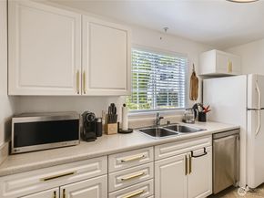 23325 Cedar Way G105, Mountlake Terrace WA 98043