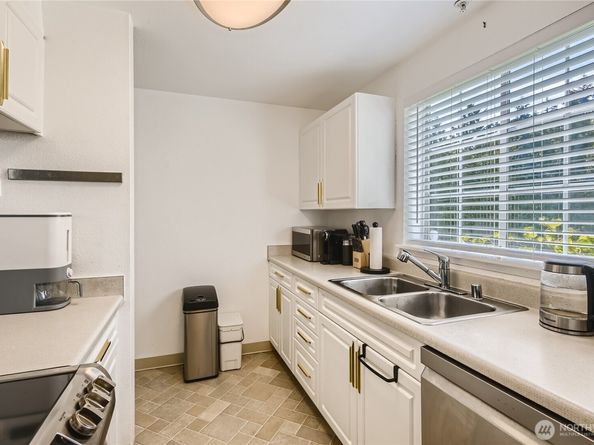 23325 Cedar Way G105, Mountlake Terrace WA 98043