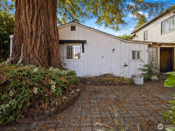 327 24th Avenue E, Seattle WA 98112