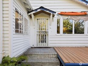 327 24th Avenue E, Seattle WA 98112