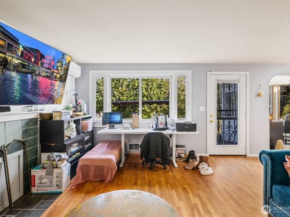 327 24th Avenue E, Seattle WA 98112