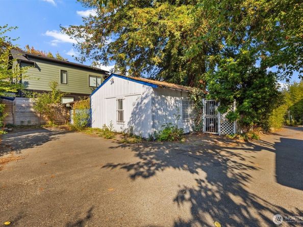 327 24th Avenue E, Seattle WA 98112