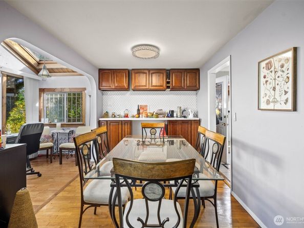 327 24th Avenue E, Seattle WA 98112