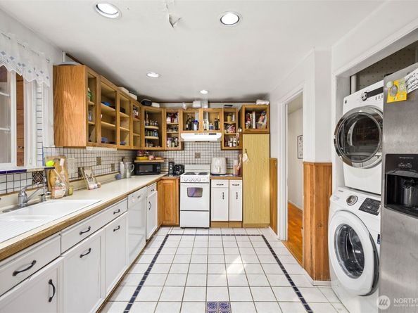 327 24th Avenue E, Seattle WA 98112
