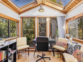 327 24th Avenue E, Seattle WA 98112