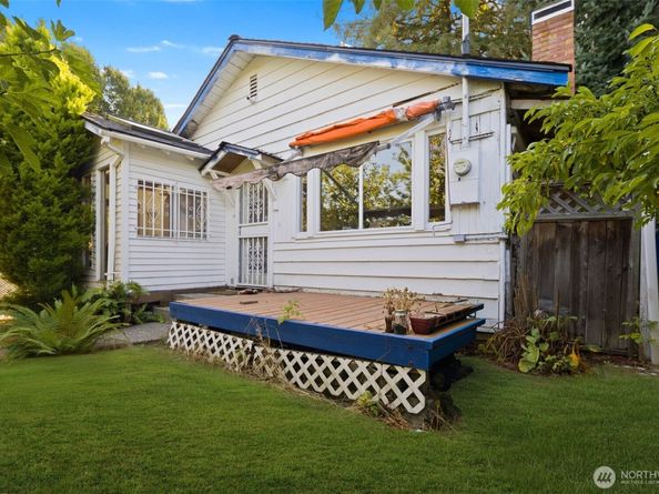327 24th Avenue E, Seattle WA 98112