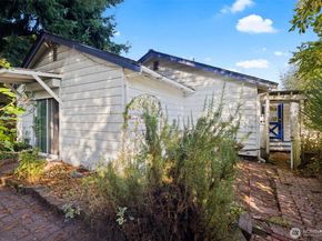 327 24th Avenue E, Seattle WA 98112