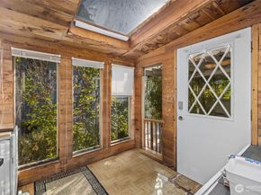 327 24th Avenue E, Seattle WA 98112