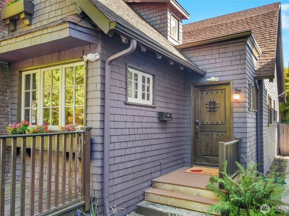 916 20th Avenue E, Seattle WA 98112