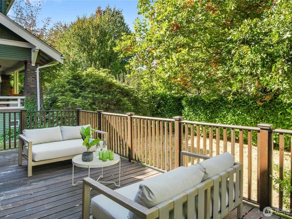 916 20th Avenue E, Seattle WA 98112