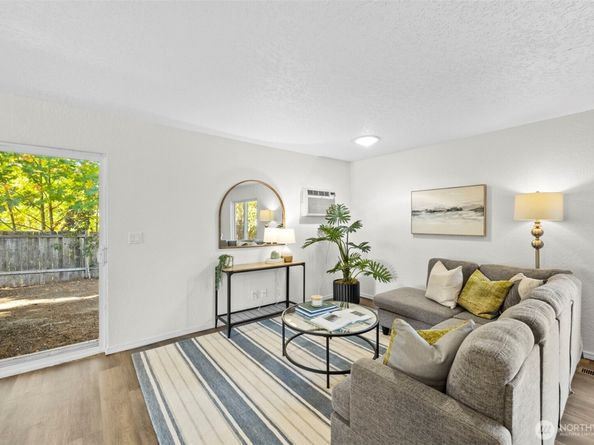 102 N 184th Street, Shoreline WA 98133