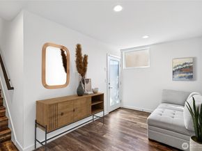 6325 34th Avenue SW C, Seattle WA 98126