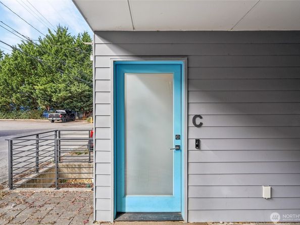 6325 34th Avenue SW C, Seattle WA 98126
