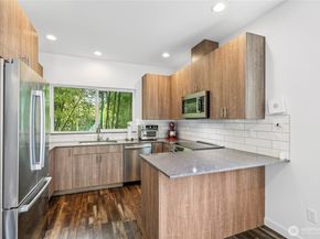 6325 34th Avenue SW C, Seattle WA 98126