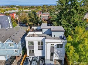 6325 34th Avenue SW C, Seattle WA 98126