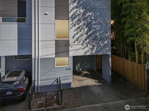 6325 34th Avenue SW C, Seattle WA 98126