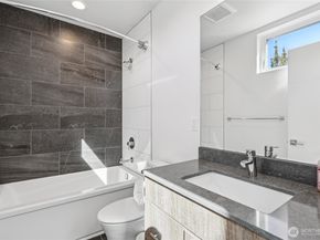 6325 34th Avenue SW C, Seattle WA 98126
