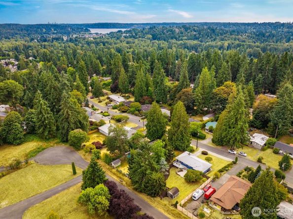 24125 2nd Place W, Bothell WA 98021