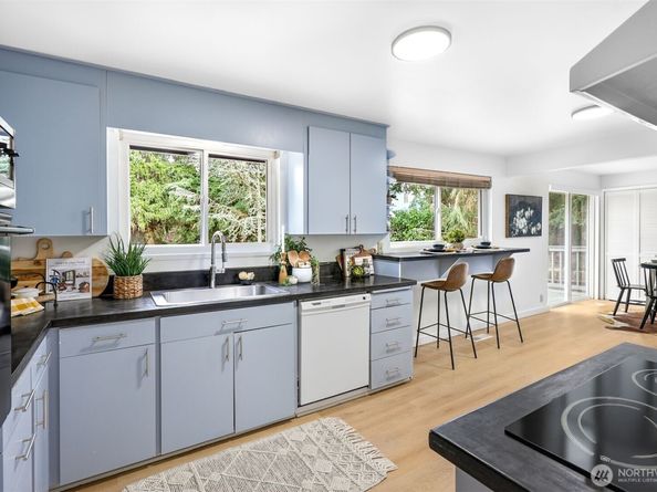 24125 2nd Place W, Bothell WA 98021