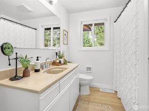 24125 2nd Place W, Bothell WA 98021