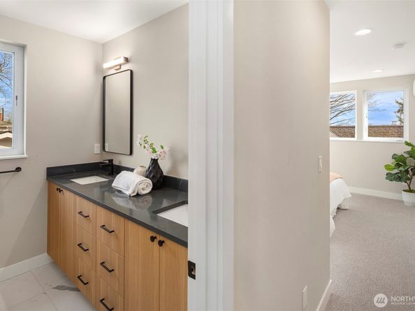 332 17th Avenue B, Seattle WA 98122